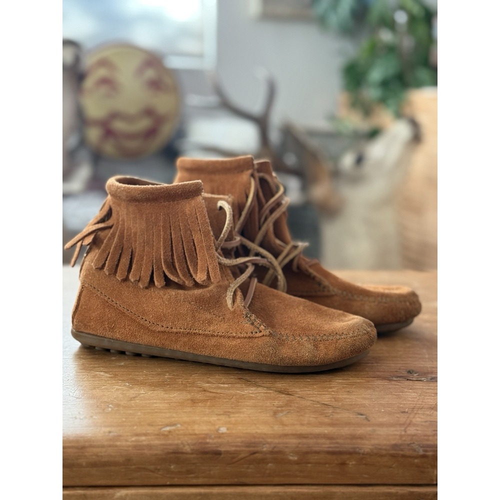 Minnetonka Suede Lace Up Moccasin Ankle Booties Brown Womens Tagged 8 FITS SMALL